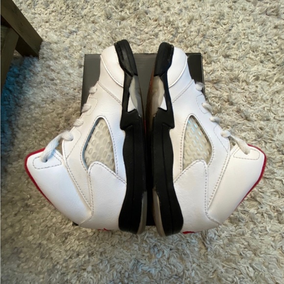 Kids retro fire red 5’s Jordan shoes - Picture 5 of 8